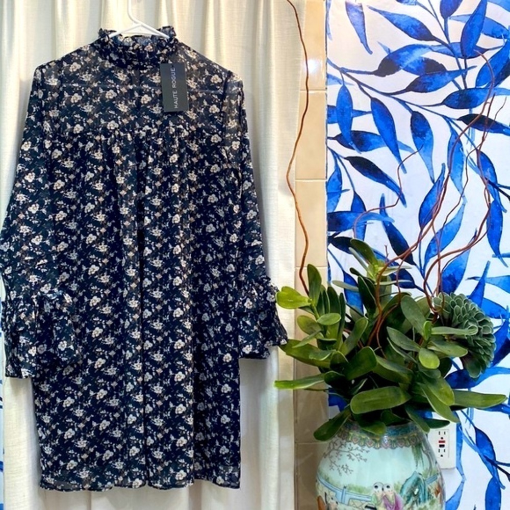 NWT Women’s Haute Rogue Black Floral Dress Size Medium